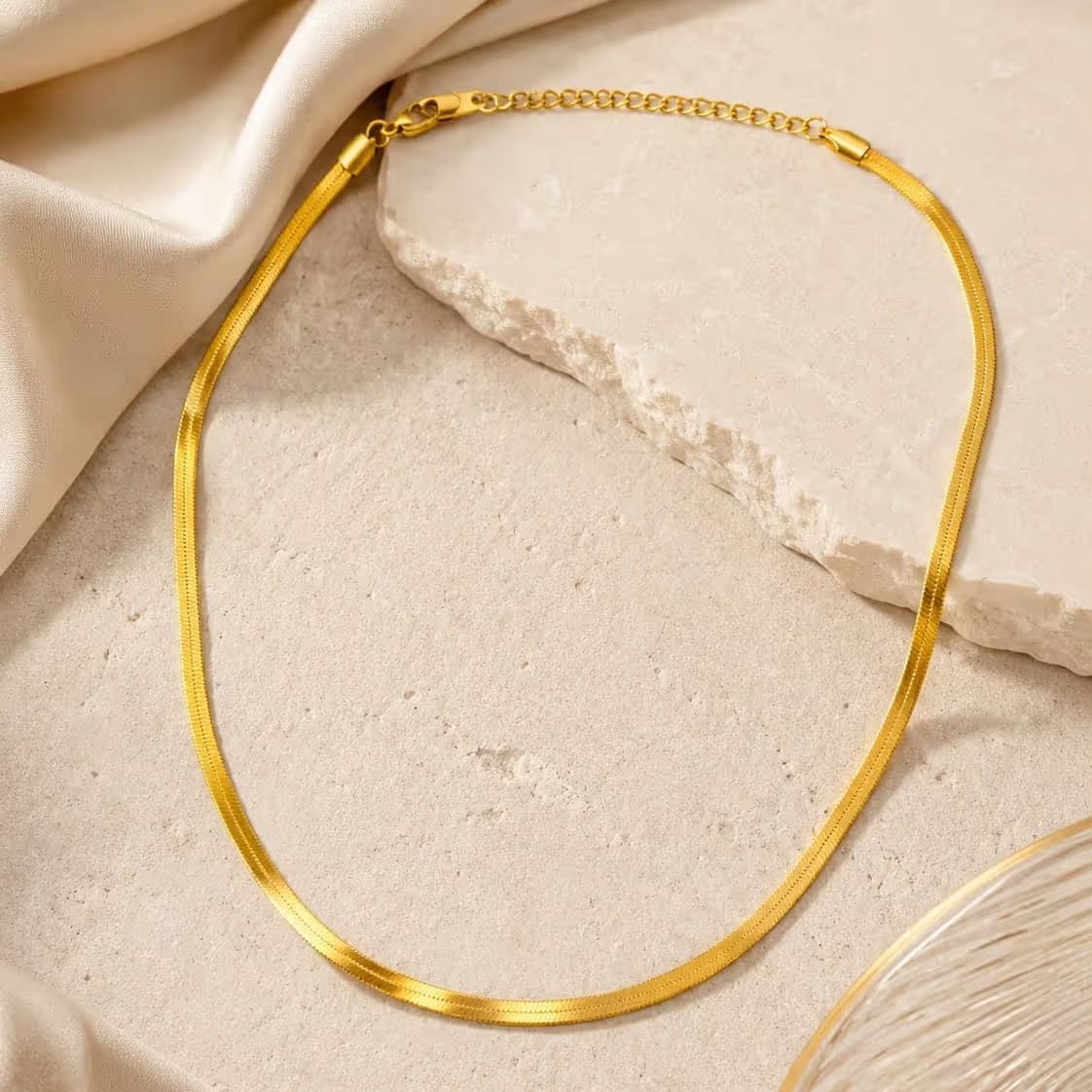 Collar Seda de acabado dorado