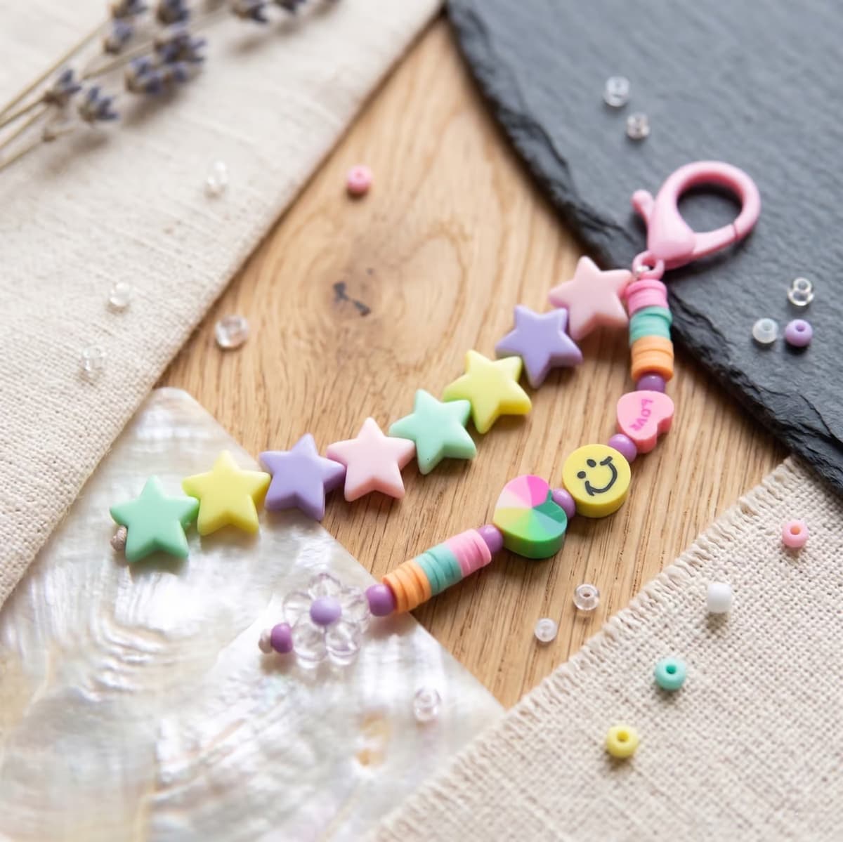 Llavero Pastel con detalles decorativos